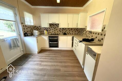 Kitchen 1.JPG