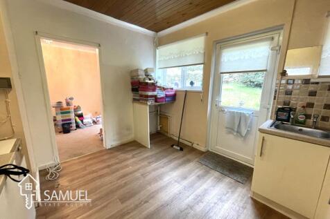 Kitchen 2.JPG