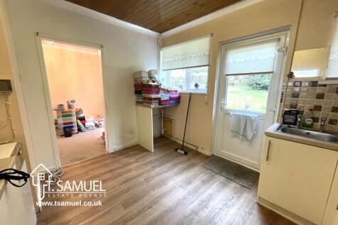 Kitchen 2.JPG