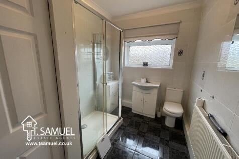 Bathroom 1.JPG