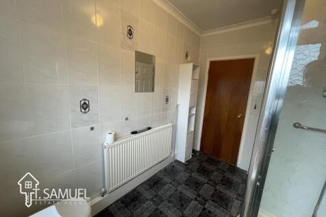 Bathroom 2.JPG