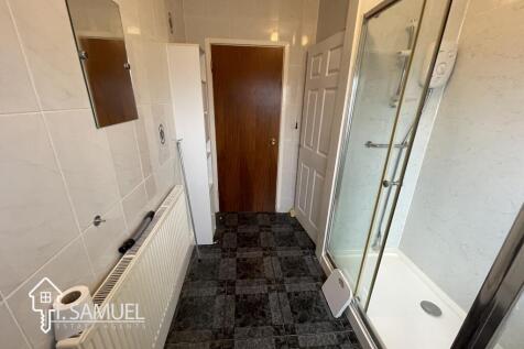 Bathroom 3.JPG