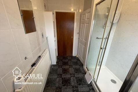 Bathroom 3.JPG