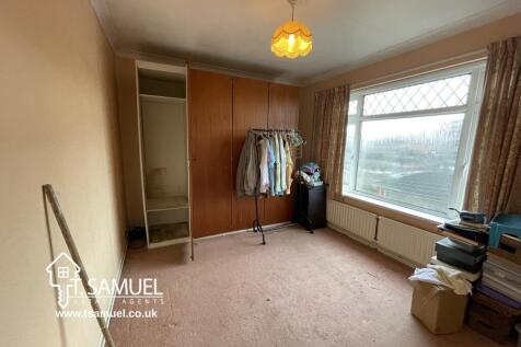 Bedroom 1b.JPG