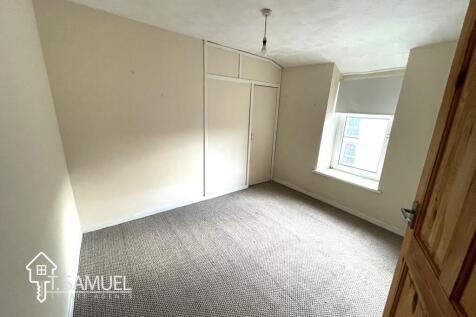 Bedroom 1.JPG