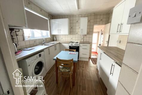 Kitchen a.JPG