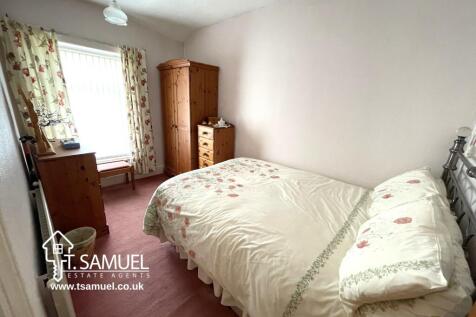 Bedroom 1.JPG