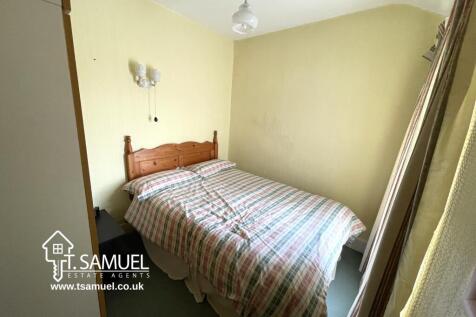 Bedroom 2.JPG