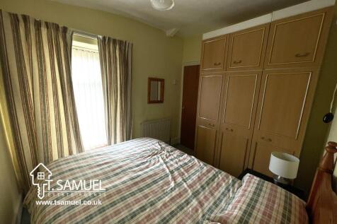 Bedroom 2c.JPG