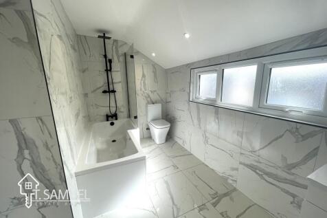 Bathroom 1.JPG
