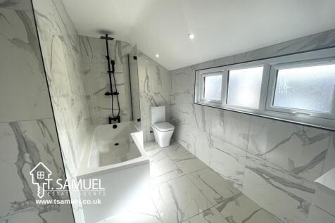 Bathroom 1.JPG
