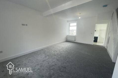 Living room 2.JPG