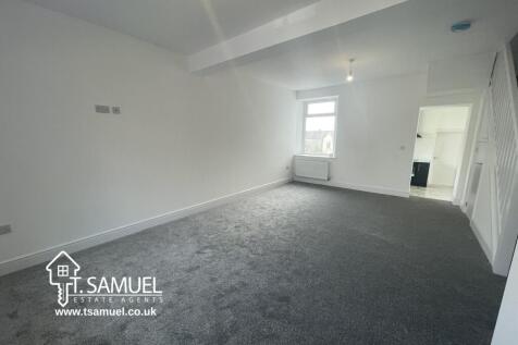 Living room 2.JPG
