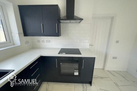 Kitchen 2.JPG