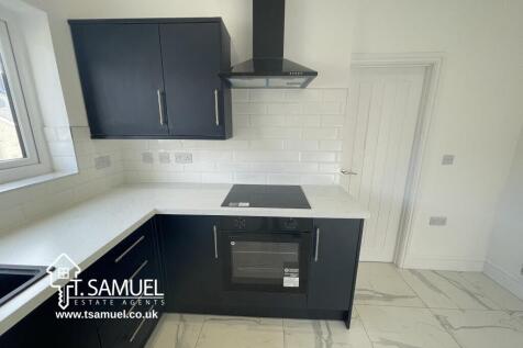 Kitchen 2.JPG