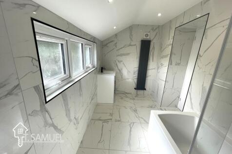 Bathroom 2.JPG