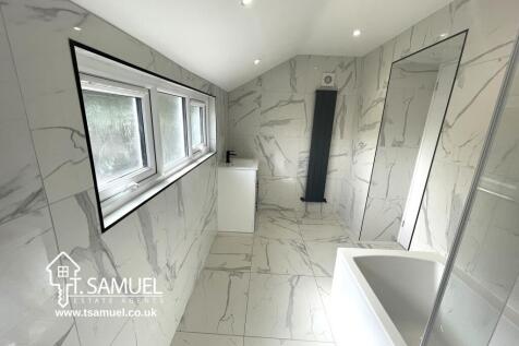 Bathroom 2.JPG