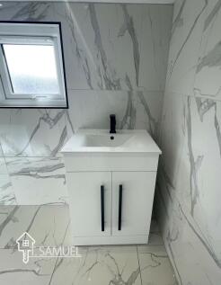 Bathroom 3.JPG