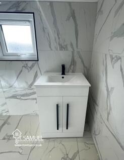 Bathroom 3.JPG