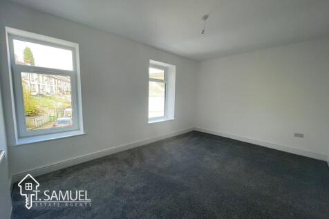 Bedroom 1b.JPG