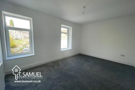 Bedroom 1b.JPG