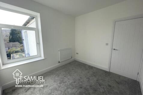 Bedroom 3b.JPG