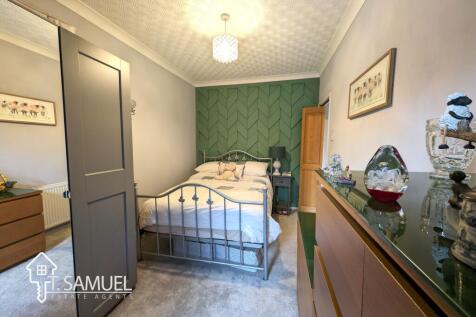 Bedroom 1a