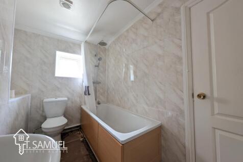 FLAT BATHROOM