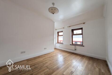 FLAT BEDROOM 1