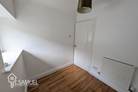 FLAT BEDROOM 2