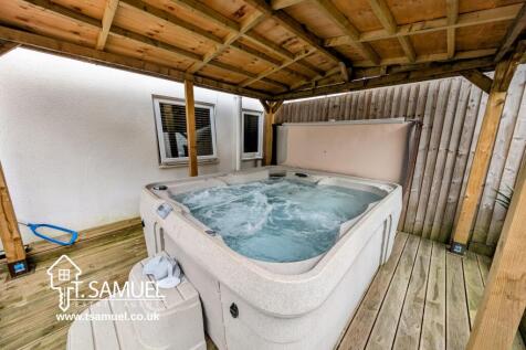 Hot tub
