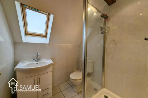 En-suite Bedroom 5