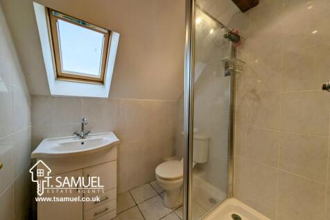 En-suite Bedroom 5