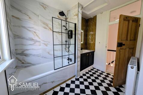 Upstairs bathroom