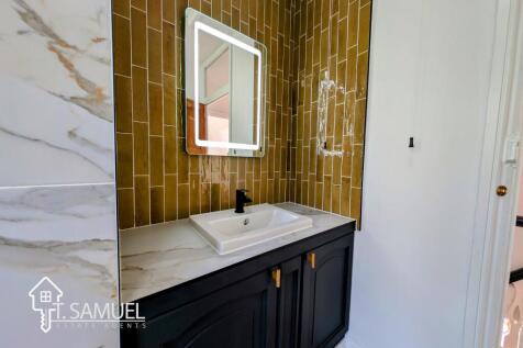 Upstairs bathroom