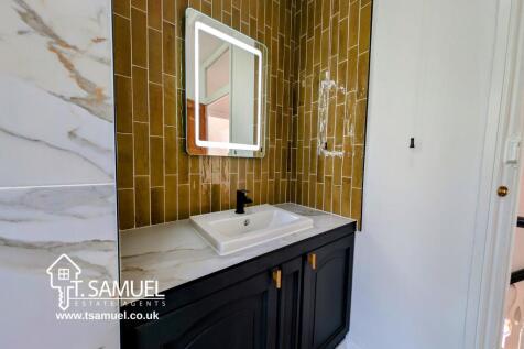 Upstairs bathroom
