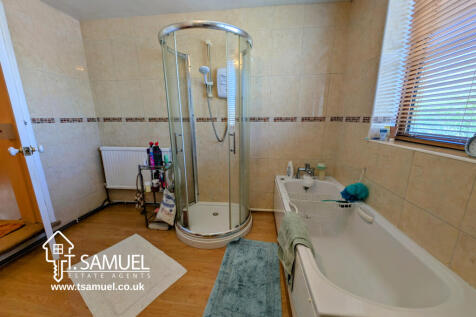 Upstairs bathroom