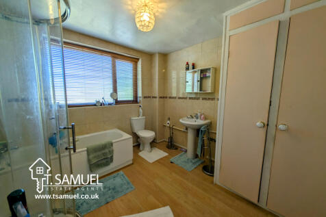 Upstairs bathroom