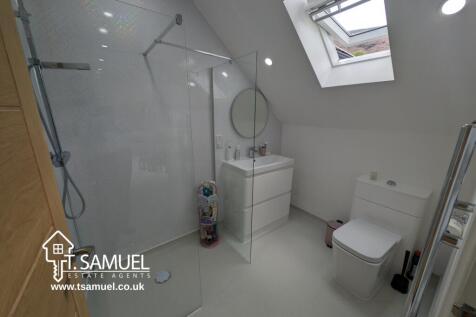 Ensuite bedroom 2