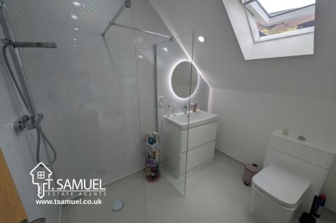 Ensuite bedroom 2