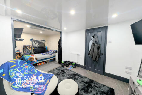 Studio/Bedroom 4