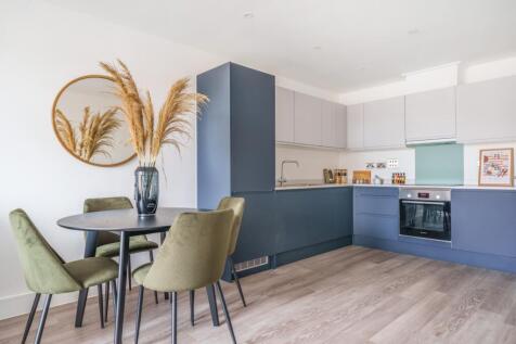 Kitchen / Dining ...