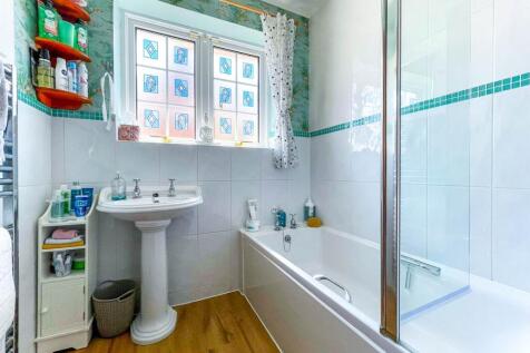7 croft bathroom 