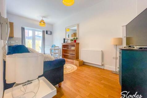 flat 2 woodside loun