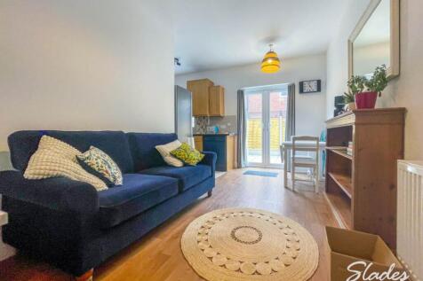 flat 2 woodside loun