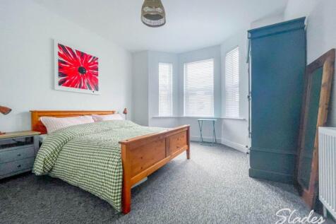 flat 2 woodside bedr