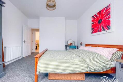 flat 2 woodside bedr