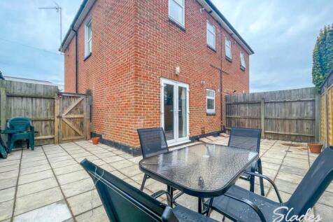flat 2 woodside gard