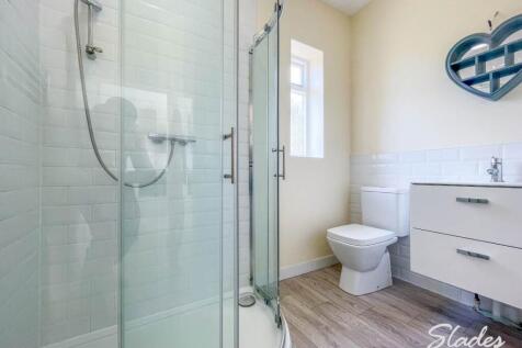 9 Harbour shower roo