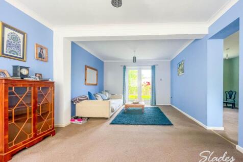 103 Meadway lounge 2